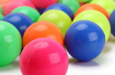 Bóng nhựa cho trẻ em vui chơi tại nhà
