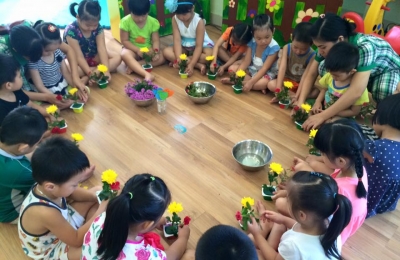 Bài thuyết trình cắm hoa chủ đề đoàn kết