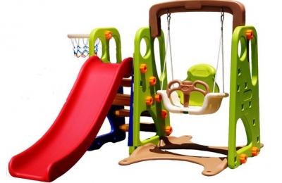 Cầu trượt mini có xích đu nhỏ gọn cho các bé