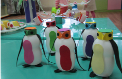 Làm đồ chơi cho trẻ mầm non vui chơi thích thú cả ngày