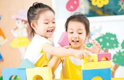 Bé học mầm non nên chọn trường thế nào