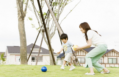 Đồ chơi quả bóng bay: Bóng bay nhẹ để chơi ném hoặc đá nhẹ