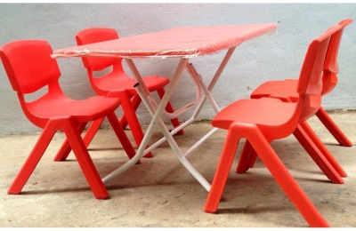 Bàn mầm non chân gấp