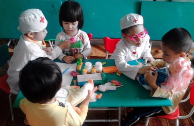 Mẹo chọn đồ chơi mầm non cho các gia đình đông trẻ