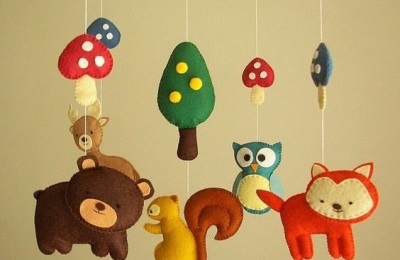 Kích thích thị giác cho bé bằng các món đồ chơi treo nôi