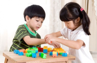 Đồ chơi em bé vận động và sáng tạo