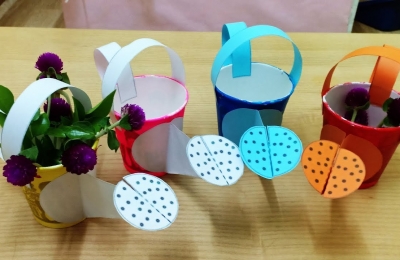 Trưng bày đồ dùng đồ chơi mầm non tự làm đẹp bất ngờ