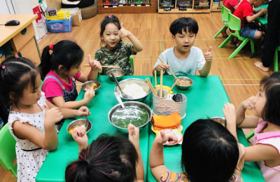 Giờ ăn uống khoa học dành cho trẻ mầm non