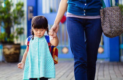 Làm gì để tránh bé bị khủng hoảng khi đi nhà trẻ