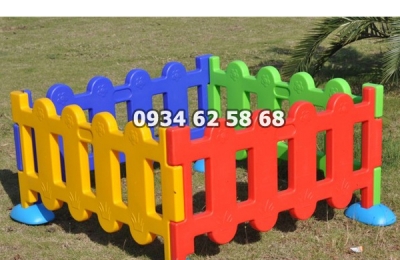 Hàng rào nhỏ gọn tạo không gian vui chơi an toàn cho bé
