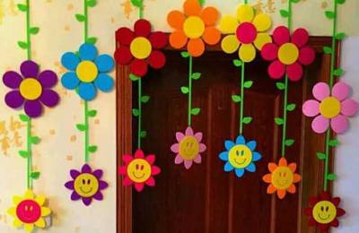 Chọn hoa giấy trang trí cho lớp mầm non