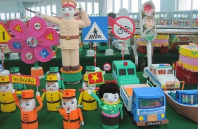 Thi làm đồ chơi mầm non bé khoẻ bé ngoan