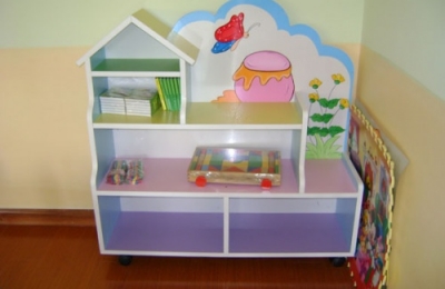 Chọn kệ đồ chơi tiện dụng cho bé lứa tuổi mầm non