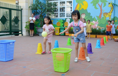 Tập cho bé vận động năng động với các trò chơi