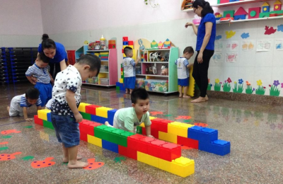 So sánh các lớp học mầm non và nhà giữ trẻ