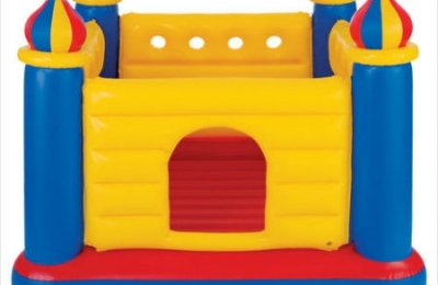 Nhà hơi nơi giúp các bé có thể thoải máy bay lượn