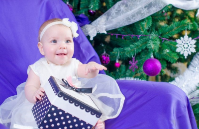 Thôi nôi bé gái nên tặng quà gì?