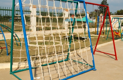 Thang leo xích đu chữ A trò chơi vận động được yêu thích bởi trẻ em