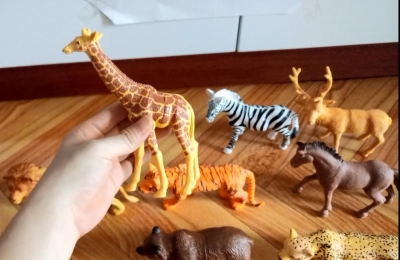 học cùng với các bé với bộ đồ chơi thế giới động vật