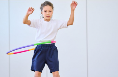 Vòng lắc eo cho bé vui tập rèn luyện thể chất