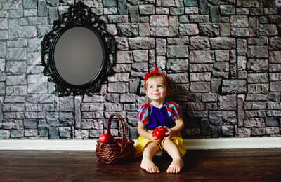 Cho bé hoá thân thành các nhân vật với nhà cổ tích