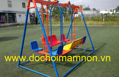 Xích đu 8 chỗ làm bằng sắt sơn tĩnh điện + nhựa composite