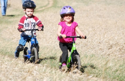 Xe chòi chân cho bé 3 tuổi nên chọn loại nào