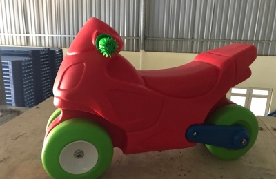 Đồ chơi em bé mầm non trong giai đoạn tập đi