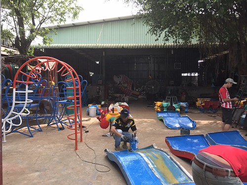 Xưởng sản xuất đồ chơi Vân Anh 1