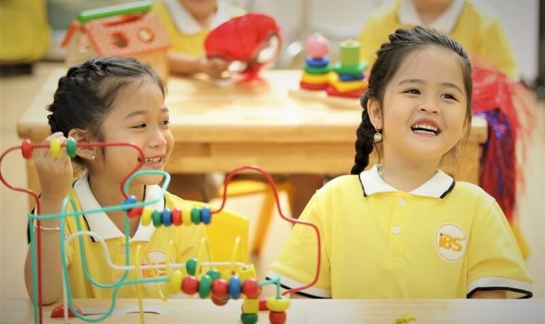 Các bé làm gì cả ngày khi đi học mầm non