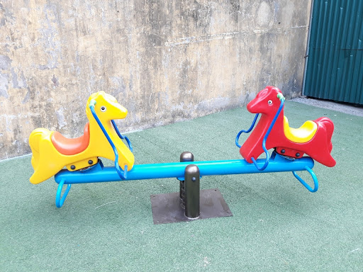 Những mẫu bập bênh ngựa 2 màu ngộ nghĩnh