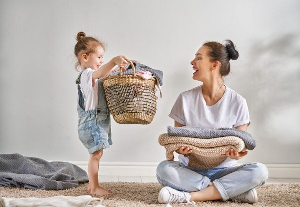 Những công việc nhỏ giúp gia đình dành cho các bé