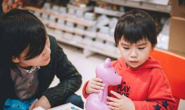 Bé đòi mua đồ chơi liên tục cách xử lý thông minh của các mẹ