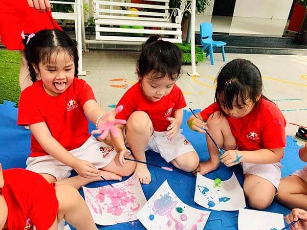 Giá đồ chơi ngoài trời trường mầm non