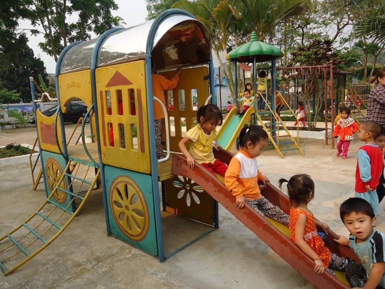 Kinh nghiệm tậu đồ chơi ngoài trời cho trường mầm non