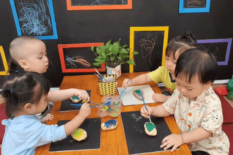 Hiểu đồng cảm với cảm xúc của bé mầm non