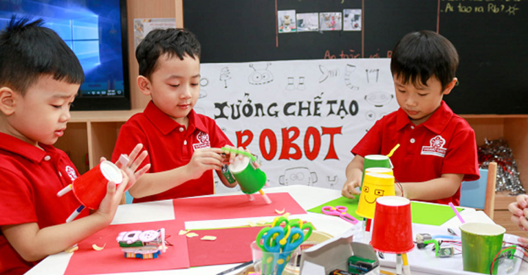 Làm đồ chơi trải nghiệm cho trẻ mầm non