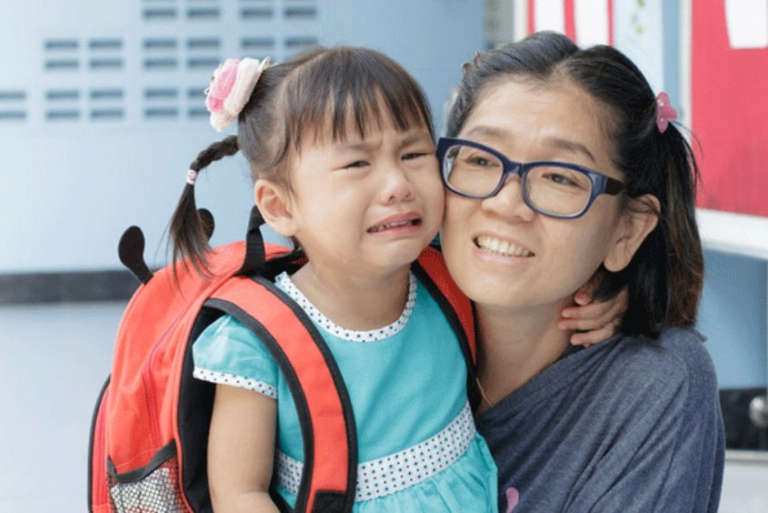 Dạy bé nhớ địa chỉ nhà số điện thoại tên bố mẹ trước khi đi học mầm non