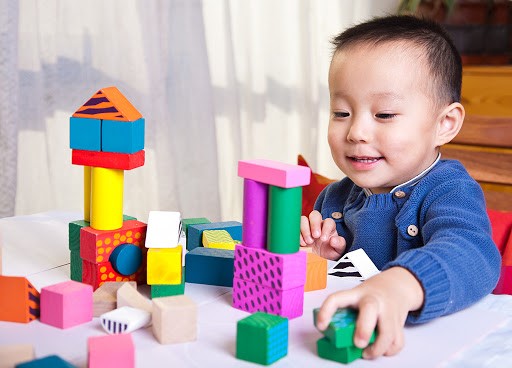 Đồ chơi cho bé 2 tuổi