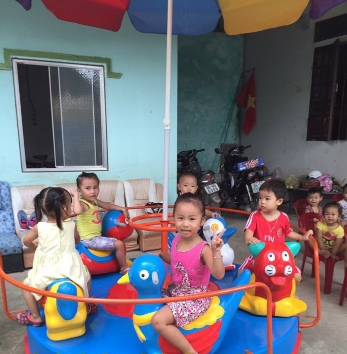 Đồ chơi ngoài trời mầm non nên chọn loại nào