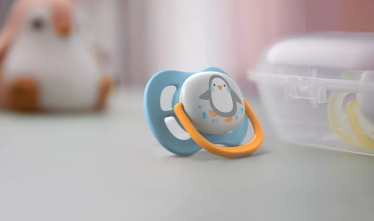 Các món đồ đồ chơi treo nôi nhỏ gọn cho bé