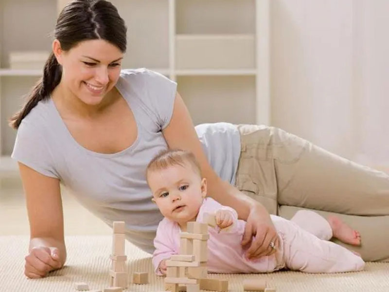 Đồ chơi và sự tương tác giữa cha mẹ và trẻ