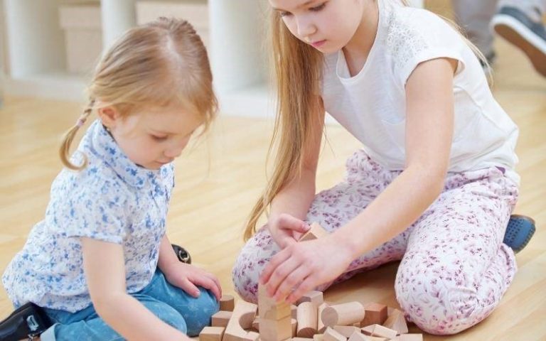 Đồ chơi giáo dục phù hợp cho trường mầm non