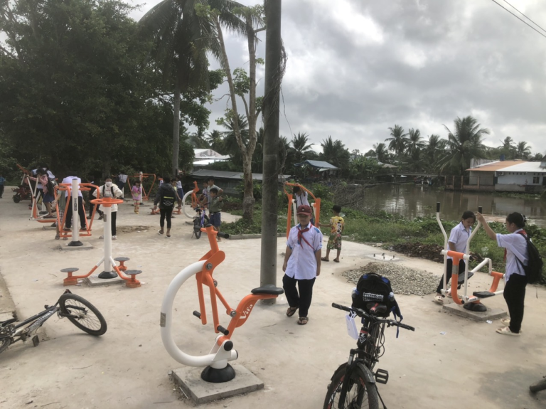 Những đồ chơi ngoài trời cho trẻ mầm non