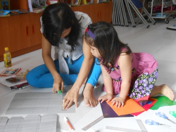 Đồ chơi mầm non chủ đề gia đình