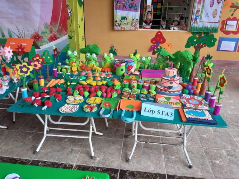 So sánh đồ chơi mầm non tự làm và đồ chơi bán sẳn cho các bé