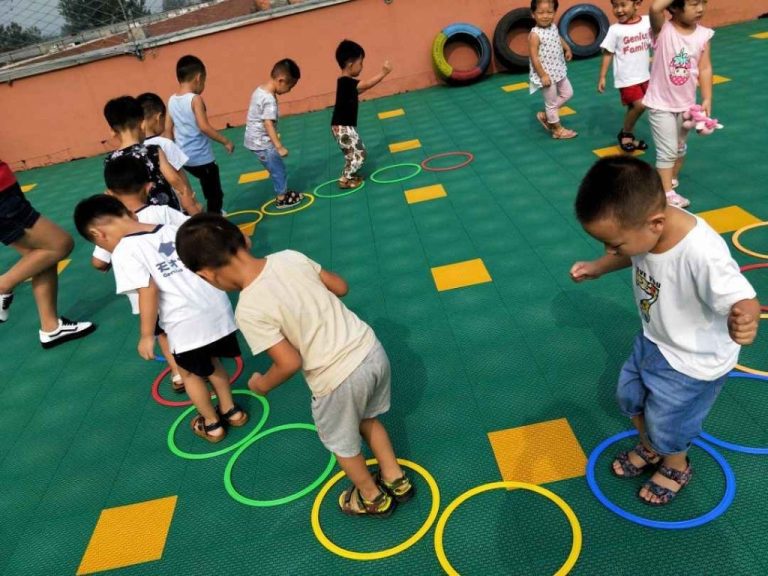 Đồ dùng đồ chơi tự tạo phát triển vận động