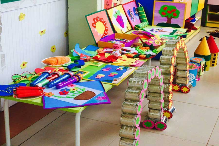Đồ dùng đồ chơi tự tạo phát triển thể chất dành cho các bé