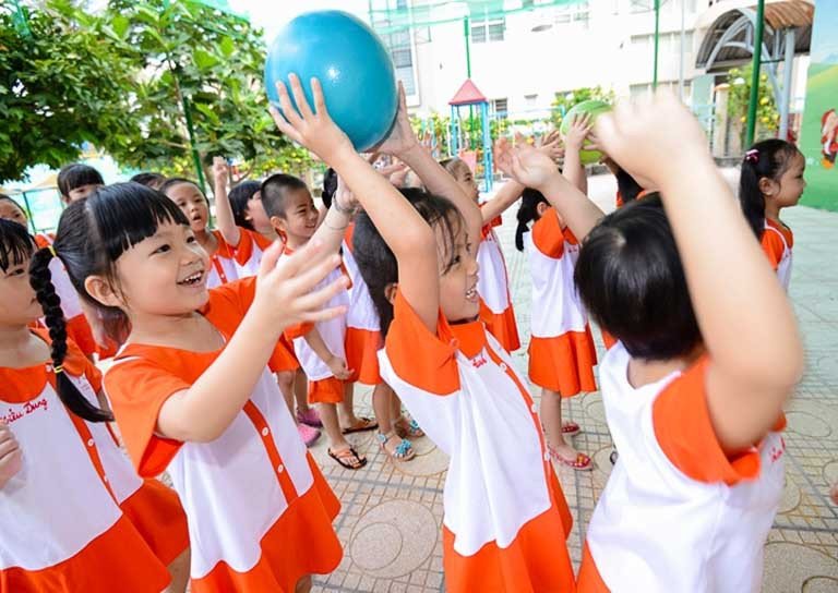 Một số trờ chơi đơn giản ở nhà trẻ mầm non