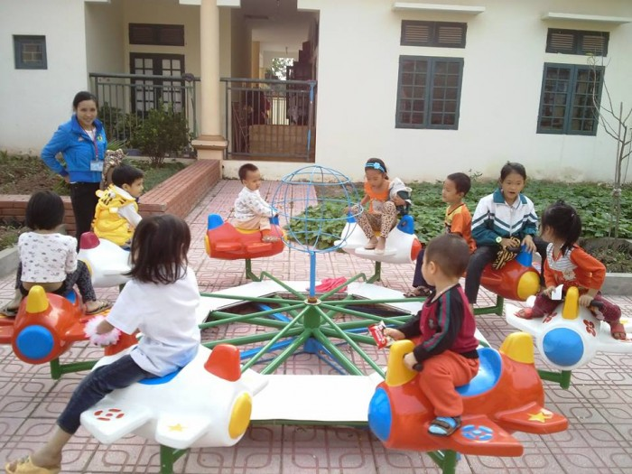 Đu quay nhỏ gọn cho nhà trẻ mầm non